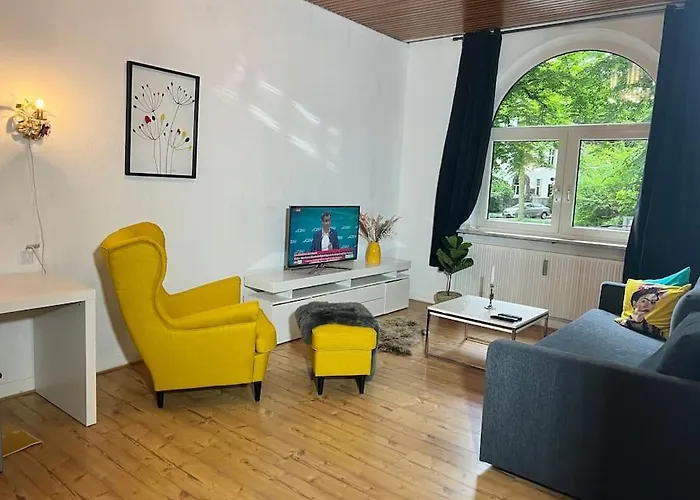 Casa Luna 6 Min Hbf , Erdgeschosswohnung ,Altbau
