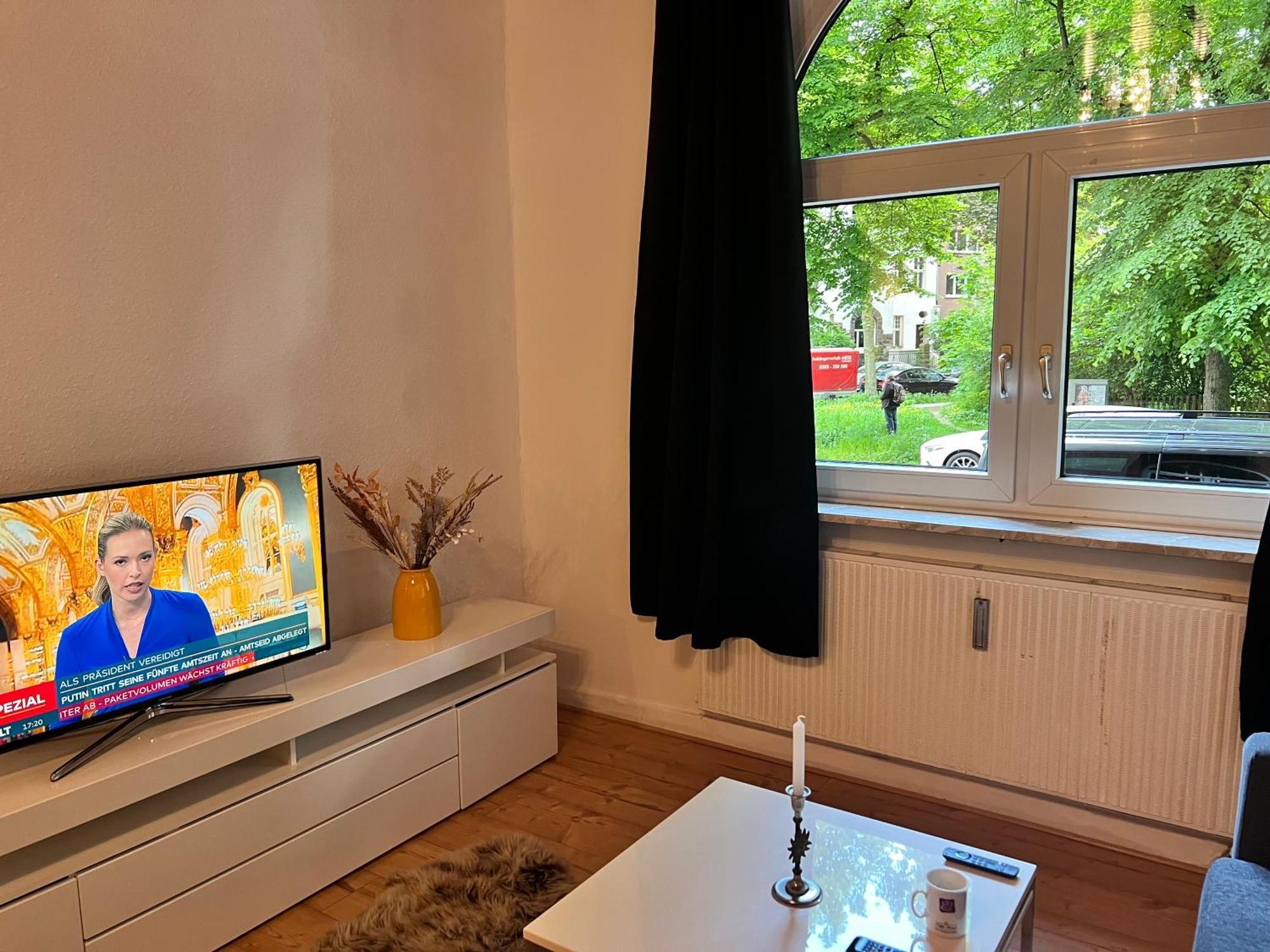 Casa Luna 6 Min Hbf , Erdgeschosswohnung ,altbau Apartment *