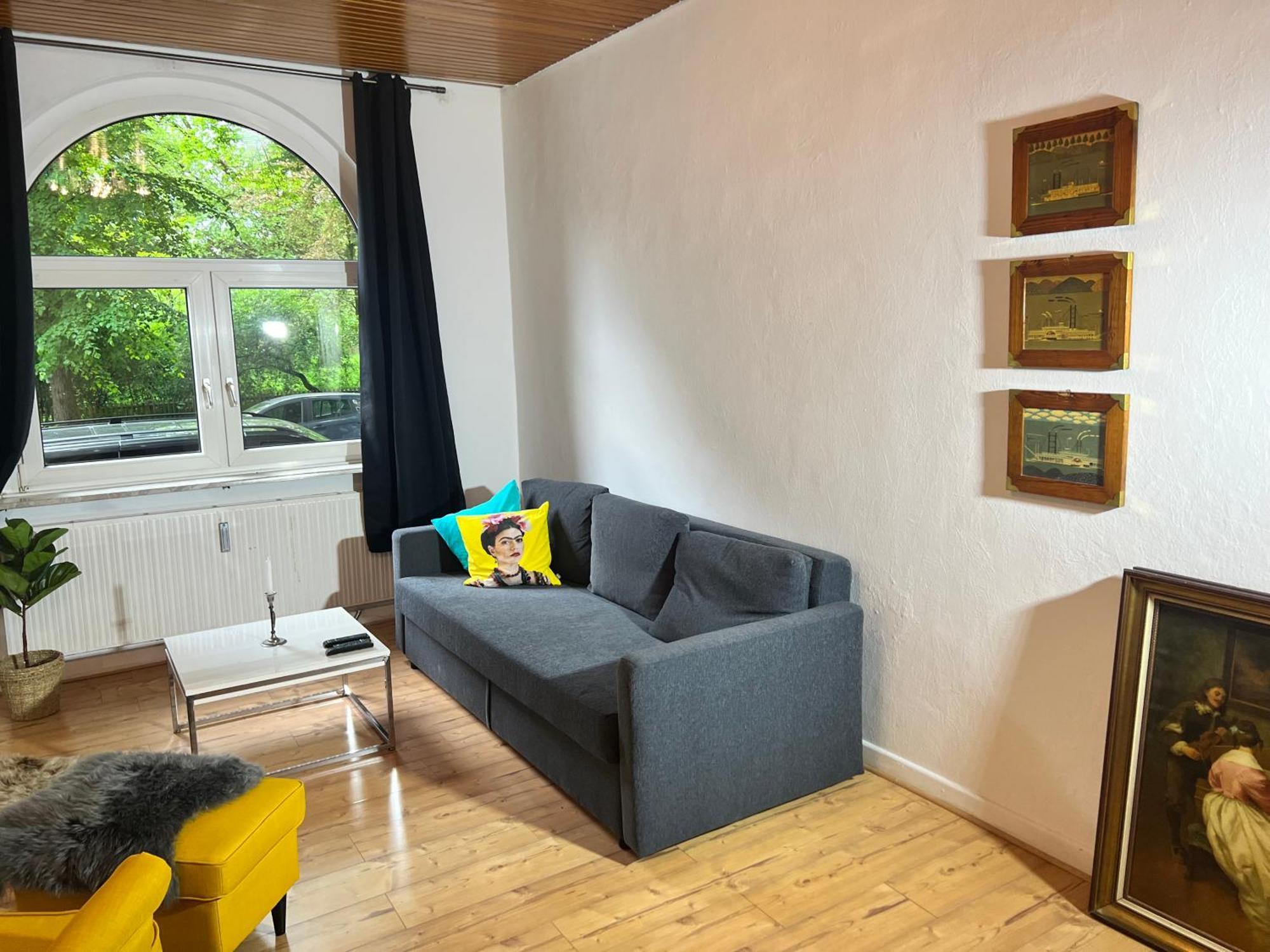 Casa Luna 6 Min Hbf , Erdgeschosswohnung ,altbau * Duisburg