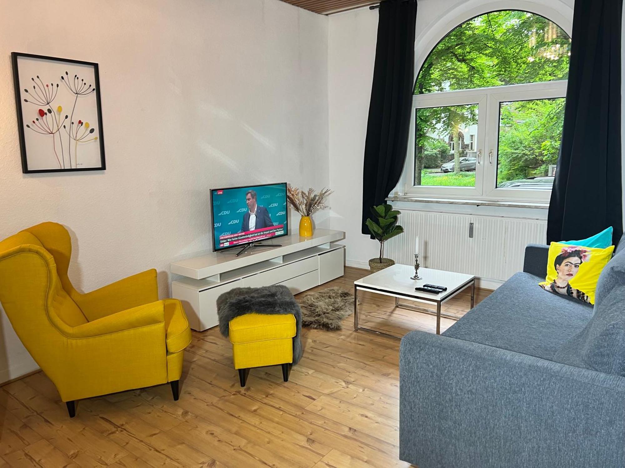 Casa Luna 6 Min Hbf , Erdgeschosswohnung ,altbau