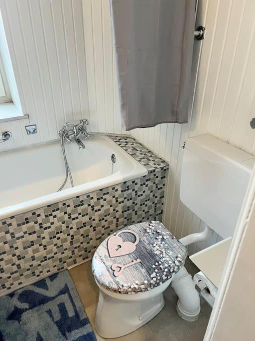 Casa Luna 6 Min Hbf , Erdgeschosswohnung ,altbau * Duisburg