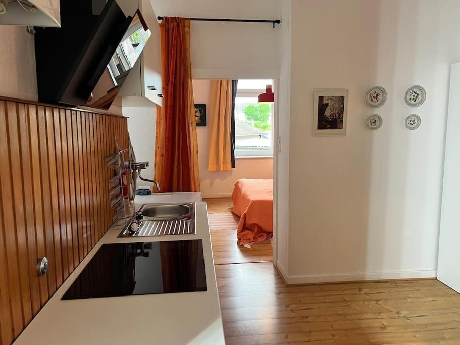 Casa Luna 6 Min Hbf , Erdgeschosswohnung ,altbau Apartment *