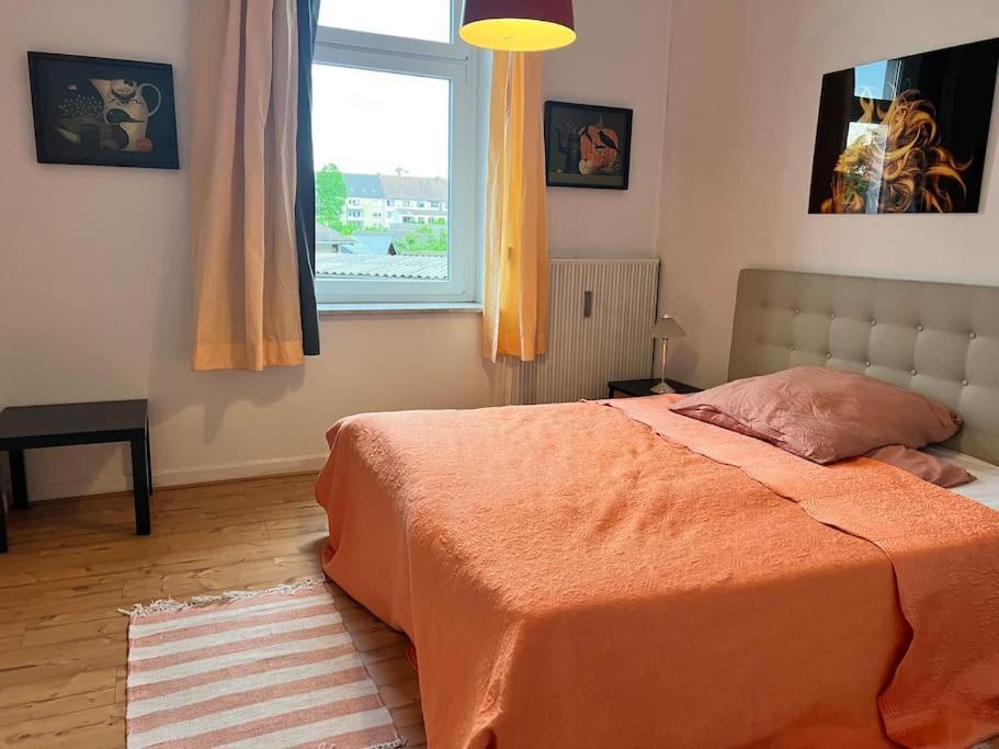 Casa Luna 6 Min Hbf , Erdgeschosswohnung ,altbau Apartment Duisburg