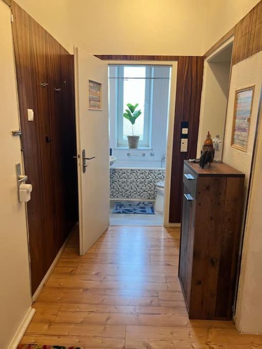 Casa Luna 6 Min Hbf , Erdgeschosswohnung ,altbau Duisburg