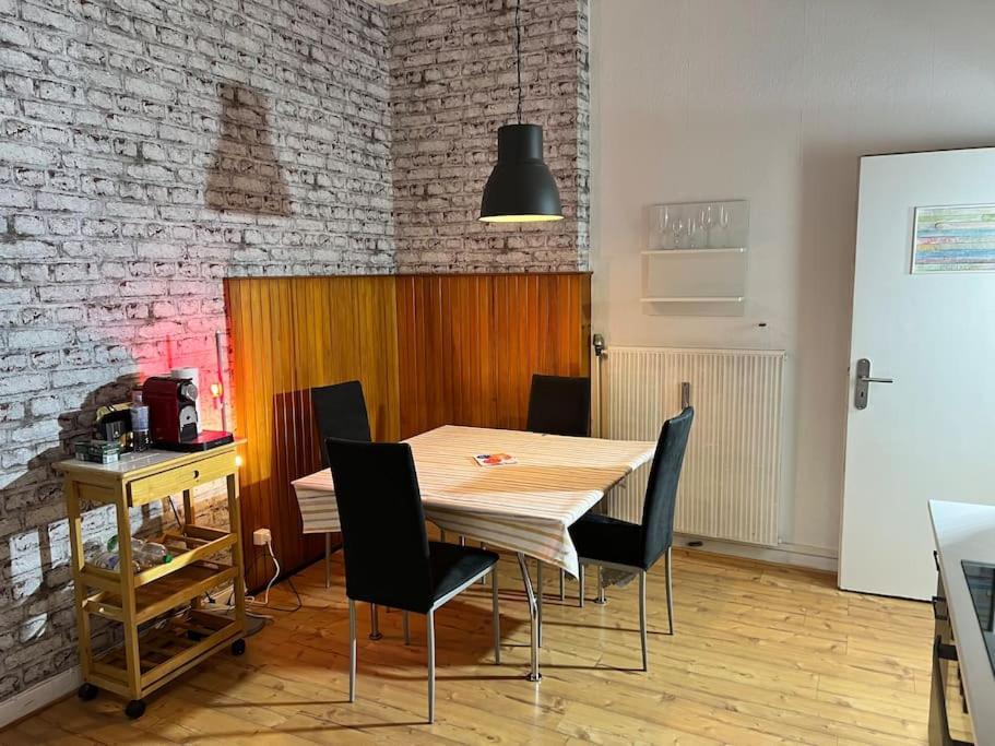 Casa Luna 6 Min Hbf , Erdgeschosswohnung ,altbau Apartment