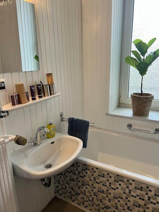 Apartment Casa Luna 6 Min Hbf , Erdgeschosswohnung ,altbau