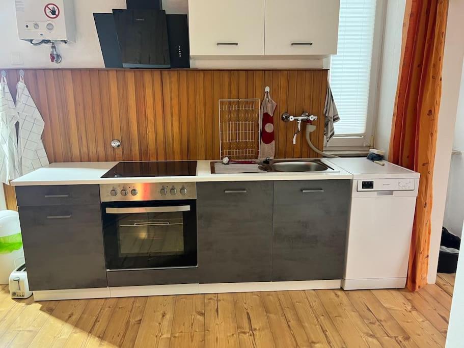 Casa Luna 6 Min Hbf , Erdgeschosswohnung ,altbau *