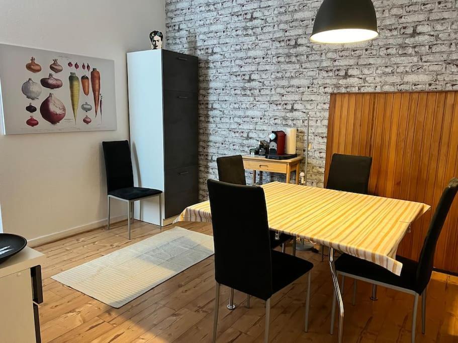 Casa Luna 6 Min Hbf , Erdgeschosswohnung ,altbau Duisburg